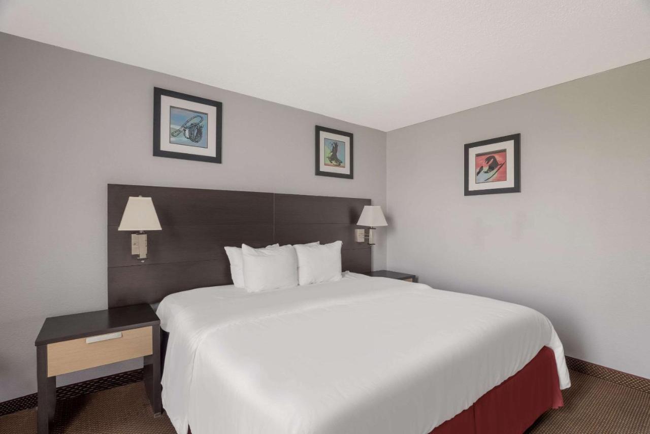 אליס Quality Inn מראה חיצוני תמונה