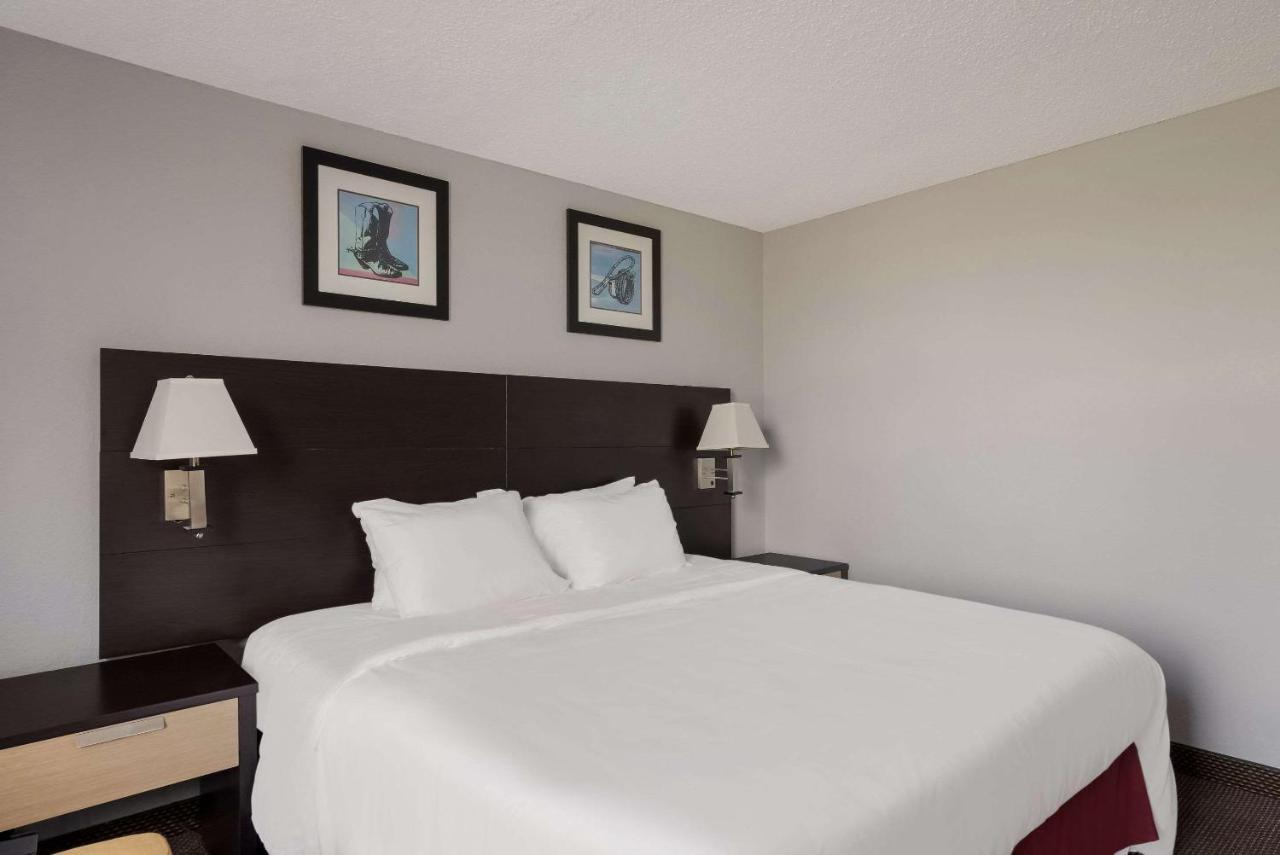 אליס Quality Inn מראה חיצוני תמונה